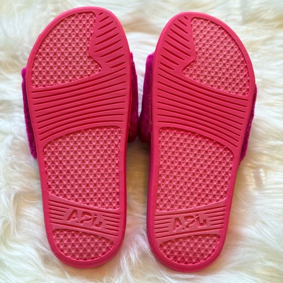 APL: Athletic Propulsion Labs Women's Shearling Slide, Neon Pink, Size 7 - Picture 4 of 7
